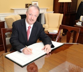 Signing the Roll of Members, Dáil Éireann, 2016