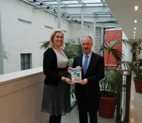 Noelle O’Connell, European Movement Ireland, presents the “Brexit A to Z” Handbook